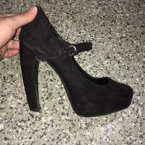 Mary Jane Black pumps